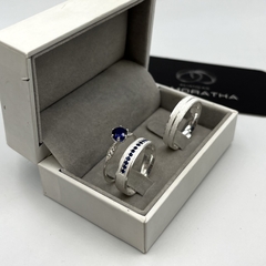 Aliança 5mm (c/ 15 pedras em zircônia azul + solitário personalizado) | PRATA 950 na internet