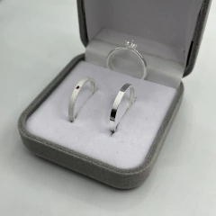 Aliança 2mm fosca/lisa (c/ pedra rosa) | PRATA 950 na internet