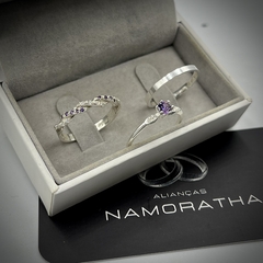 Aliança 2mm personalizada (zircônia roxas e brancas) | PRATA 950 - comprar online