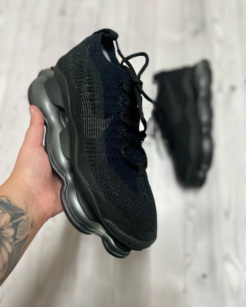 NIKE VAPOR MAX SCORPION
