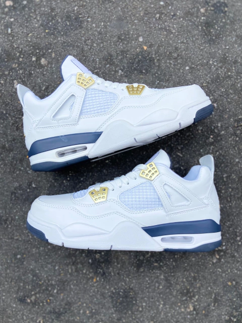 AIR JORDAN 4