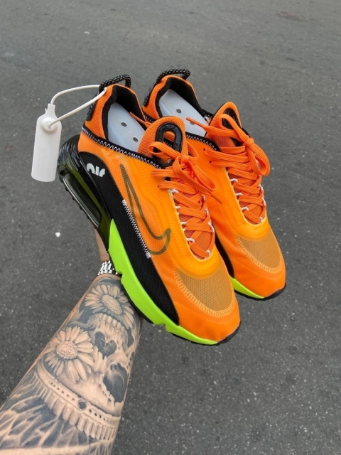NIKE AIR MAX 2090
