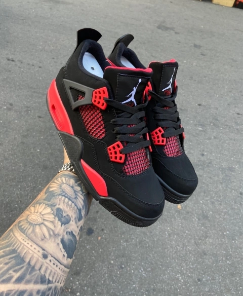 AIR JORDAN 4