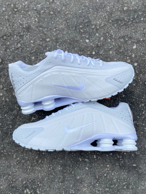 NIKE SHOX R4