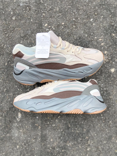 ADIDAS YEEZY 700