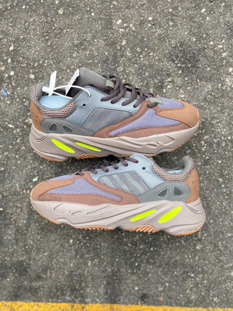ADIDAS YEEZY 700