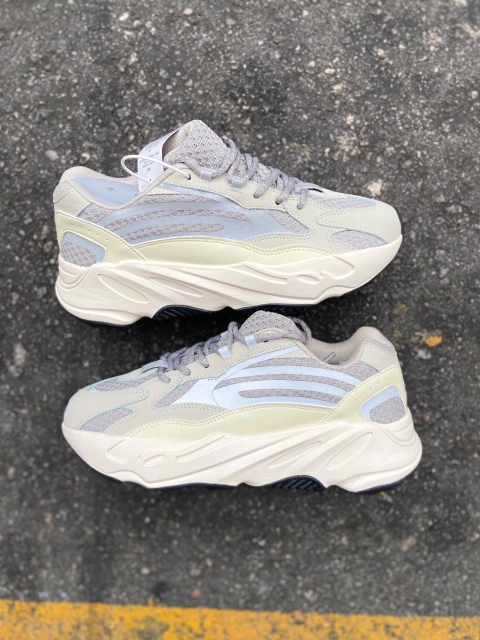 ADIDAS YEEZY 700