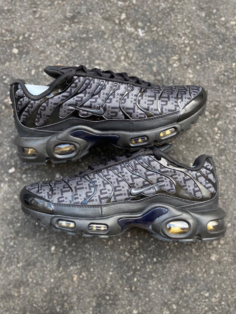 NIKE AIR MAX TN PLUS