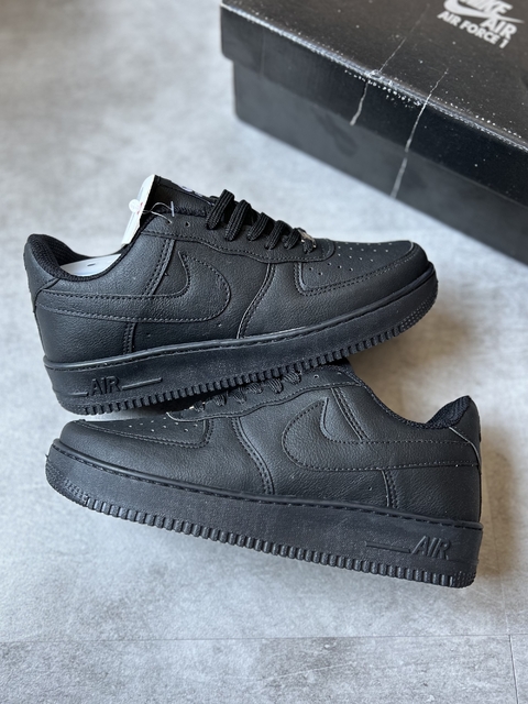 NIKE AIR FORCE F1