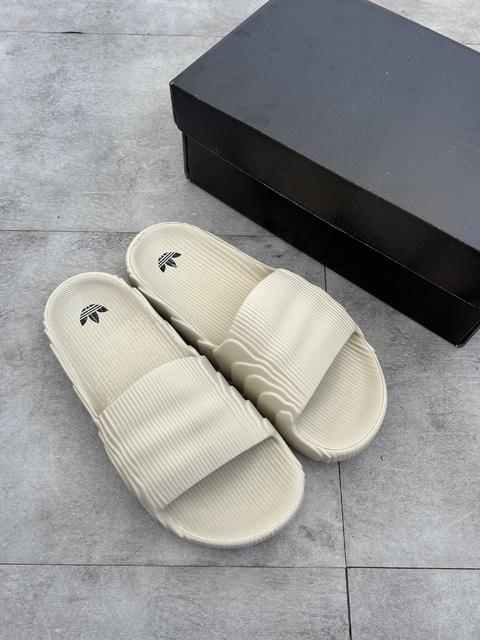 CHINELO ADIDAS ADILLETE 22 - comprar online