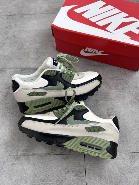 NIKE AIR MAX 90