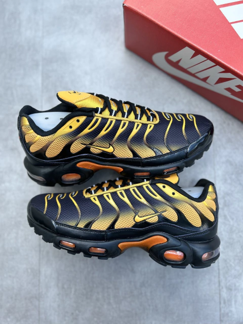 NIKE AIR MAX PLUS TN