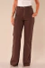 Calça wide leg de linho marrom feminina, com cintura alta, bolsos laterais e modelagem ampla.
