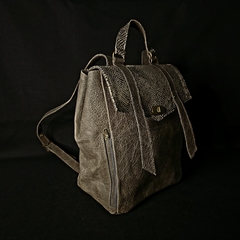 Mochila de cuero oiginal gris acero combinada. - (copia) - Distinguida Tradición | Marroquinería y Platería Criolla | Regalos exclusivos | San Rafael Mendoza