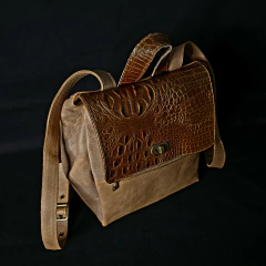 Mochila de cuero combinada. en internet