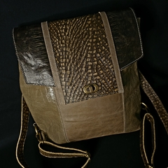 Mochila de dama cuero combinado. - (copia) - Distinguida Tradición | Marroquinería y Platería Criolla | Regalos exclusivos | San Rafael Mendoza