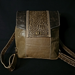 Mochila de dama cuero combinado. - (copia)