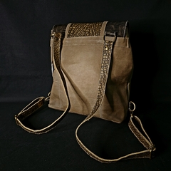 Mochila de dama cuero combinado. - (copia) on internet