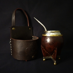 Porta mate de cuero para palanca de cambios.