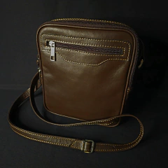 Morral/Bandolera de cuero original. Color Habano.