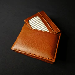 Billetera con porta tarjetas de caballero en cuero original.