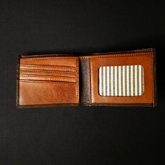 Imagen de Billetera con porta tarjetas de caballero en cuero original.