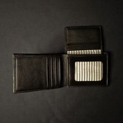 Imagen de Billetera con porta tarjetas de caballero en cuero original.