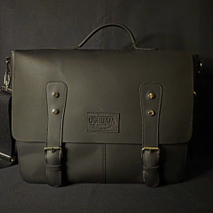 Maletin/Morral de cuero engrasado Vintage negro.