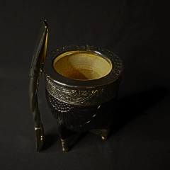 Mate Imperial Premier con bombillón de alpaca cincelado.