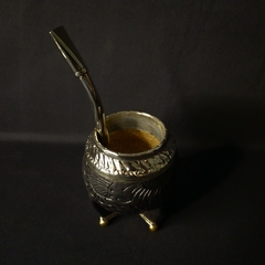 Mate Torpedo, línea PREMIER cuero repujadp con bombillón. de alpaca .
