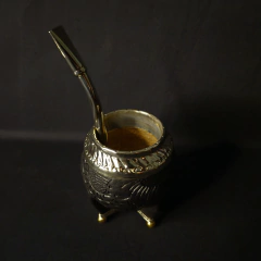 Mate Torpedo, línea PREMIER cuero repujadp con bombillón. de alpaca .