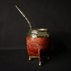 Mate Torpedo, línea PREMIER cuero repujadp con bombillón. de alpaca .
