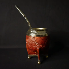 Mate Torpedo, línea PREMIER cuero repujadp con bombillón. de alpaca .