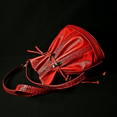 Bolso/Bandolera de cuero modelo Carmel. Color rojo. en internet