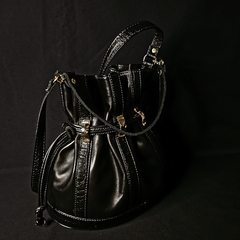 Bolso/Bandolera de cuero modelo Carmel. Color Negro - Distinguida Tradición | Marroquinería y Platería Criolla | Regalos exclusivos | San Rafael Mendoza