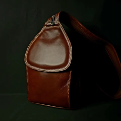 Morral de cuero y pelo premium con cierres. - (copia)