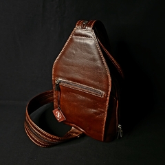 Morral/Mochila de cuero premium con cierres. Color Guinda. - comprar online