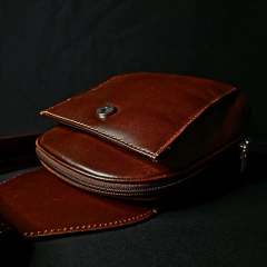 Morral de cuero y pelo premium con cierres. - (copia)