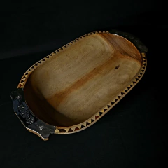 Bandeja de madera en Pacará y alpaca con incrustaciones.. 43cm. - Distinguida Tradición | Marroquinería y Platería Criolla | Regalos exclusivos | San Rafael Mendoza