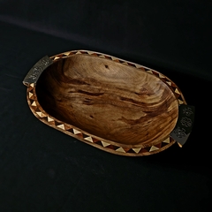 Imagen de Bandeja de madera en Pacará y alpaca con incrustaciones. 50cm.