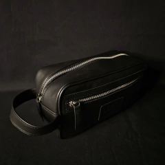 Necesaire cuero original USHUAIA. Color NEGRO. - comprar online