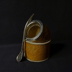 Mate Criollo Argentino con base de cuero tejido. Incluye bombilla. en internet