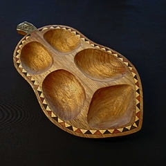 Bandeja Copetinera modelo Hoja en madera y alpaca .