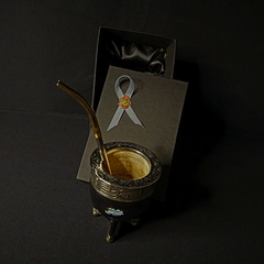 Mate y bombillón Edición Malvinas Argentinas. - Distinguida Tradición | Marroquinería y Platería Criolla | Regalos exclusivos | San Rafael Mendoza