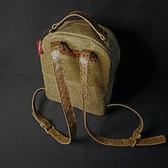 Mochila de cuero y pelo natural .