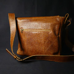 Morral de cuero mediano Modelo Blinders premium.