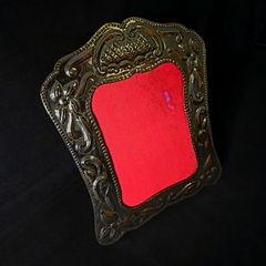 Portarretrato de alpaca cincelada. Medida 18x24 - Distinguida Tradición | Marroquinería y Platería Criolla | Regalos exclusivos | San Rafael Mendoza