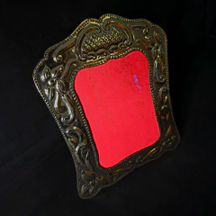 Portarretrato de alpaca cincelada. Medida 18x24 - Distinguida Tradición | Marroquinería y Platería Criolla | Regalos exclusivos | San Rafael Mendoza
