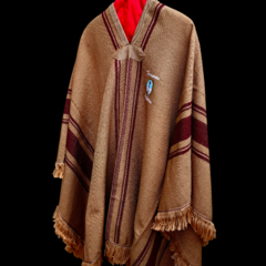 Poncho Tucumano liviano con escudo. - comprar online