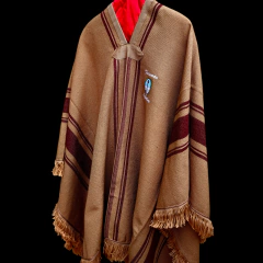 Poncho Tucumano pesado con escudo . en internet